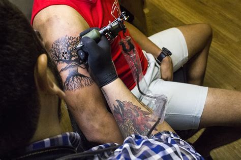 Tattoo Artist New Tattoo Parlor Working To Improve The Tattoo
