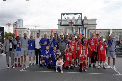 Губернатор Дмитрий Азаров принял участие в турнире по баскетболу 3х3