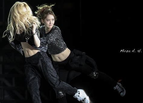 25 Photos Of Yoonas Perfect 11 Abs Koreaboo