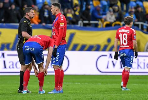 Kolejki komplet punktów zgarnął gks tychy. Raków Częstochowa sprzedaje bilety na wirtualny mecz z ŁKS ...
