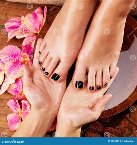 Massage Des Fußes Der Frau Im Badekurortsalon Stockfoto Bild Von Gesund Unten 38895020