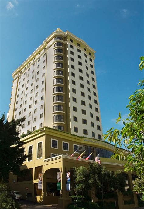 Berhadapan dengan dataran merdeka, dinamakan sempena nama sultan selangor pada tahun ia mula dibina iaitu pada 1894. Hotel di Kuala Lumpur dekat Tempat Wisata, Liburan Makin ...