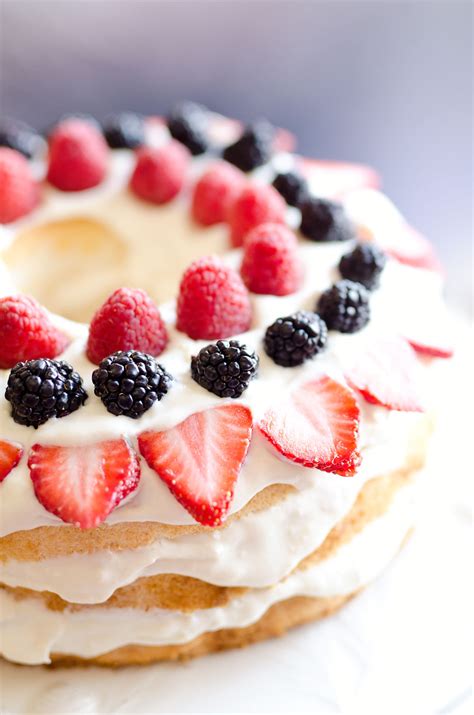 What easy desserts do you know? Light Berry Angel Food Cake {15 Minute Dessert}