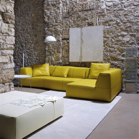 Contrasting stitching adds to the intrinsic design on the surface. Original B&B Italia Bend sofa - Online store Naharro furniture