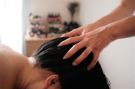 Head Massage And Aromatherapy Health Benefits Shamama Therapyshamama Therapy