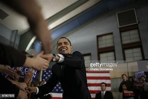 Barack Obama Campaigns In New Hampshire Photos And Premium High Res
