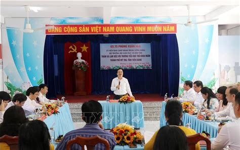 Ông nguyễn văn hùng, thứ trưởng bộ văn hóa, thể thao và du lịch. Bộ trưởng Giáo dục và Đào tạo Phùng Xuân Nhạ làm việc với ...