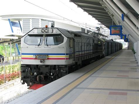 People are seen waiting for the ktm komuter train at the railway station in kuala lumpur, december 23, 2015. KTM 26102 at Tanjung Malim 08-06-2009 | EEType1 | Flickr