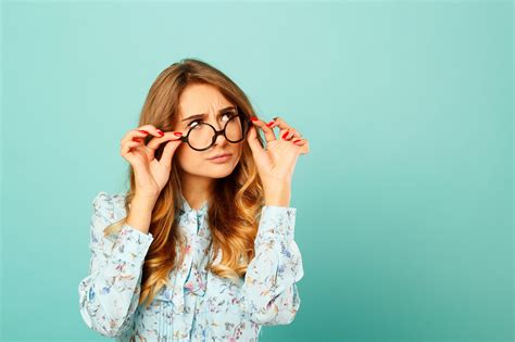 Trouble Seeing 7 Common Signs You Need Glasses Izzyweb