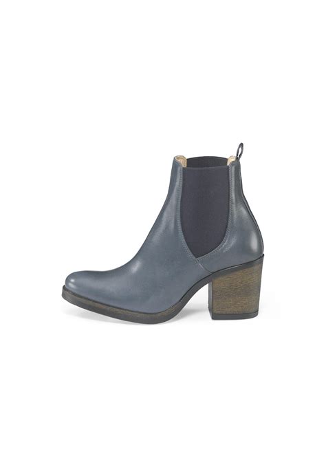 Kaufen sie chelsea boots runde kappe online auf yoox. Chelsea Boots aus Leder mit nietenbesetztem Elastikeinsatz