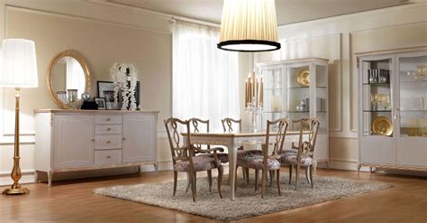 Scopri la collezione di madie e credenze lineari: Credenza in legno decorato, in stile classico ...