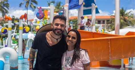 Em entrevista para a glamour, ela diz que o casal pretende oficializar a união no civil. Ex-BBB Gleici Damasceno posou com Wagner Santiago no Beach ...