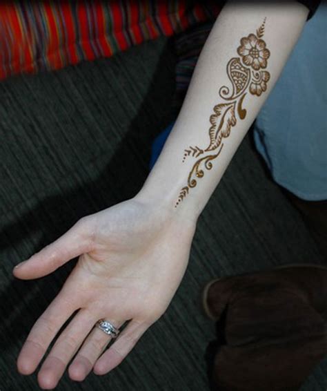 This person has her arm and hands designed as a henna tattoo very much in the same way that tattoo sleeves are done. Simple Mehndi Designs Photos Picture HD Wallpapers | HD Walls