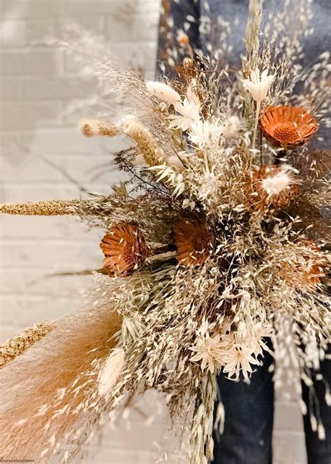 Dried flowers and grasses such as pampas grass, bunny tails, and preserved eucalyptus are enjoyed throughout the year. Dried White Nigella Orientalis in 2020 | Dried flowers ...