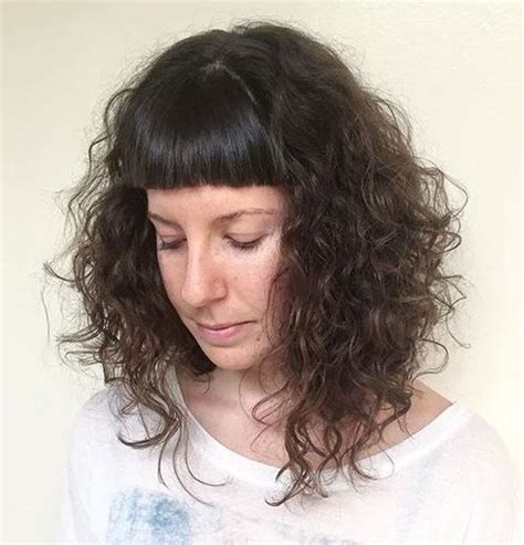 25 Medium Tousled Waves And Short Bangs Capellistyle