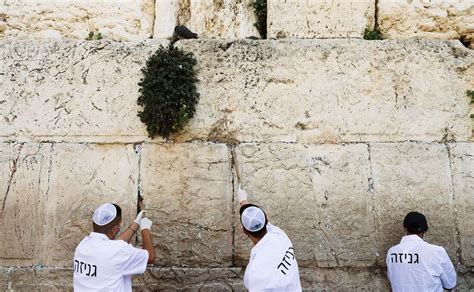 How Did Jews Put Notes In The Western Wall During Covid