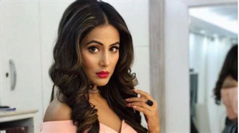 Bigg Boss 11 Hina Khan Becomes The Kitchen Queen On Her First Day In The House Bigg Boss News
