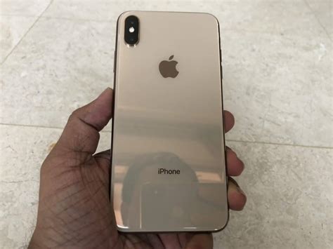 Video: Gold iPhone XS Max and Apple Watch Series 4 Unboxing