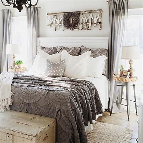 I really love the detail of the license above we saw 50 rustic and gorgeous ideas for a farmhouse bedroom design that will. Stunning Vintage Farmhouse Bedroom Decoration Ideas 73 ...