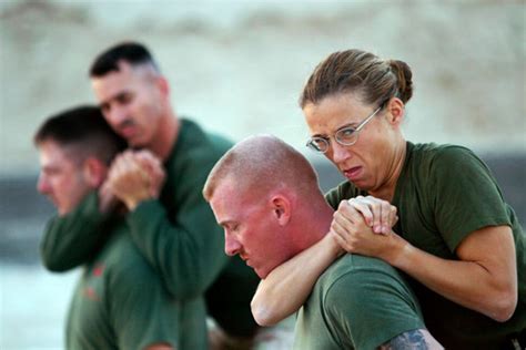 Female Marines Will Have To Do Pull Ups By 2014