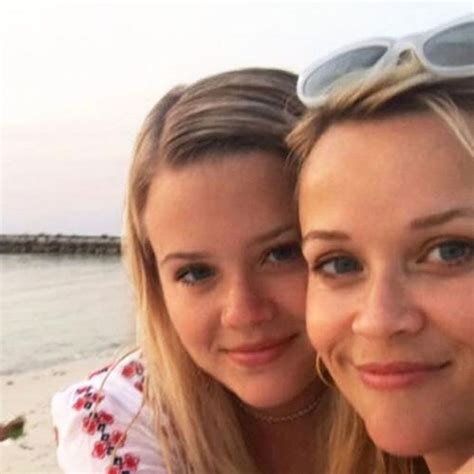 Reese Witherspoons Latest Pic With Her Daughter Has Us Seeing Double