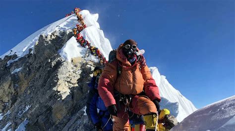 veteran mount everest climber describes crowds stepping over bodies in the snow cbc radio