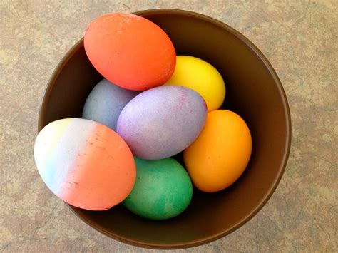 Simple Tips To Dying Easter Eggs With Childrenmomma On The Move