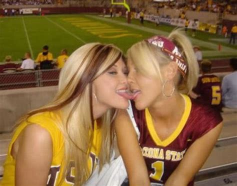 Sexy Female College Sports Fans 33 Pics