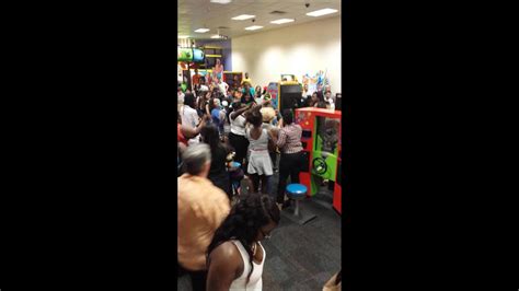 Women Fight At Chuck E Cheeses Youtube