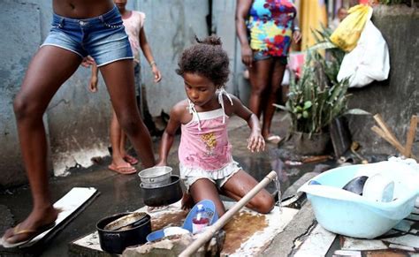 Inside The Rio Slums 39 Pics