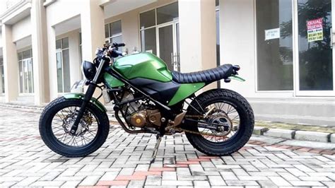 Kumpulan foto modifikasi motor cb 150 r terlengkap gubuk modifikasi via gubukmodifikasi.blogspot.com. Modifikasi Honda CB150R Scrambler Dengan Tangki Orisinil ...
