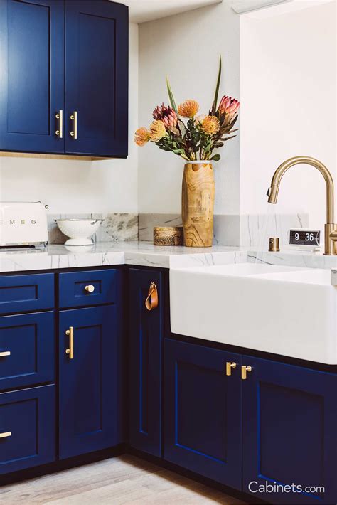 20 Navy And White Cabinets