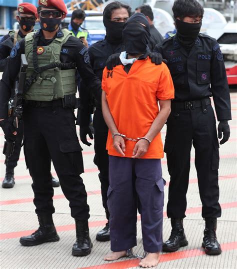 Indonesian Police Move Top Terror Suspect For Investigation The