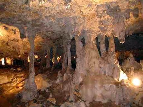 Elle contient 3 pièces dont 2 chambres à coucher et une une douche. Locations de vacances à proximité à Grotte de Lombrives Tarascon sur Ariège