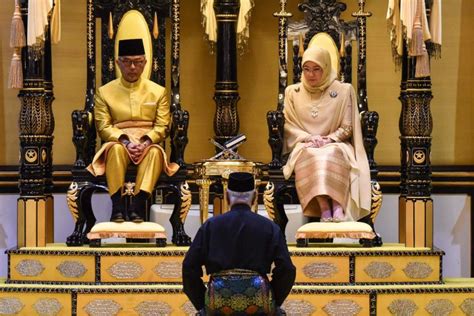 Family members of pahang royal family. Sultan Abdullah takes oath as sixth sultan of Pahang, SE ...