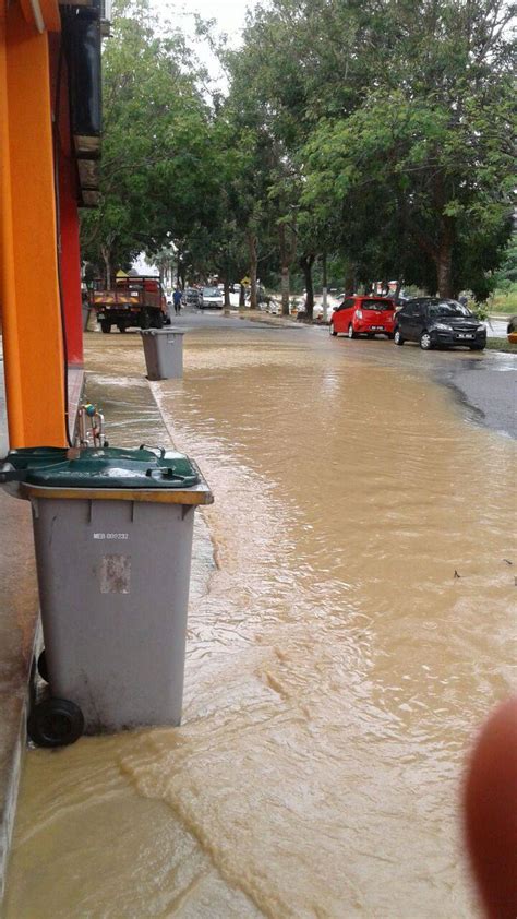 Ezie tak menjahit 24 jam 7. Gambar Banjir Di Masjid Tanah, Melaka Hari Ini 30 Mac 2017 ...