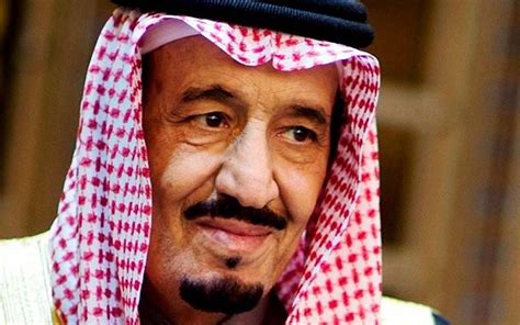 Raja salman bin abdulaziz juga dikenal sebagai penjaga dua kota suci yakni mekah dan madinah serta ia juga merupakan pemimpin dari bani saud. Raja Salman Saudi Bersumpah Segera Balas Serangan Houtshi ...