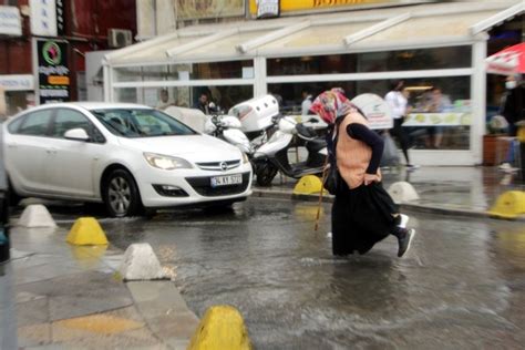 Son Dakİka İstanbul Yağmura Teslim Oldu Trafik Kilitlendi İşte Yol Durumu Yaşam Haberleri