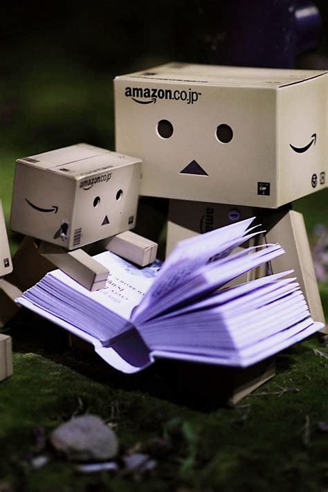 Download Wallpaper 800x1200 Danbo Cardboard Robot Small Book Reading