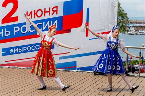 russia vladivostok 06 12 2018 adorable actresses weared in traditional russian slavic clothes