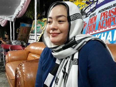 Ige dalam lanjutannya mengatakan, didi kempot masih sempat menyelesaikan proses syuting video. Kisah Asmara Didi Kempot dan Yan Vellia yang Berawal dari Panggung
