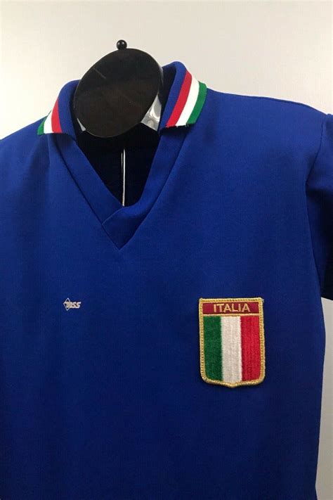 The strip was brought to worldwide prominence when, somewhat incredibly, the club signed diego maradona in the summer of 1984. 1970s Italy Soccer Jersey / RARE 70s Blue Stripe Soccer ...