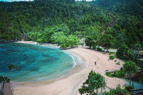 Pantai Pasir 6 Di Jayapura Yang Mempesona Trippersid