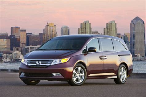 What are the 10 best family cars for 2013? Only one minivan makes the