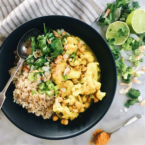 CAULIFLOWER AND CHICKPEA TURMERIC CURRY The Healthy Hunter