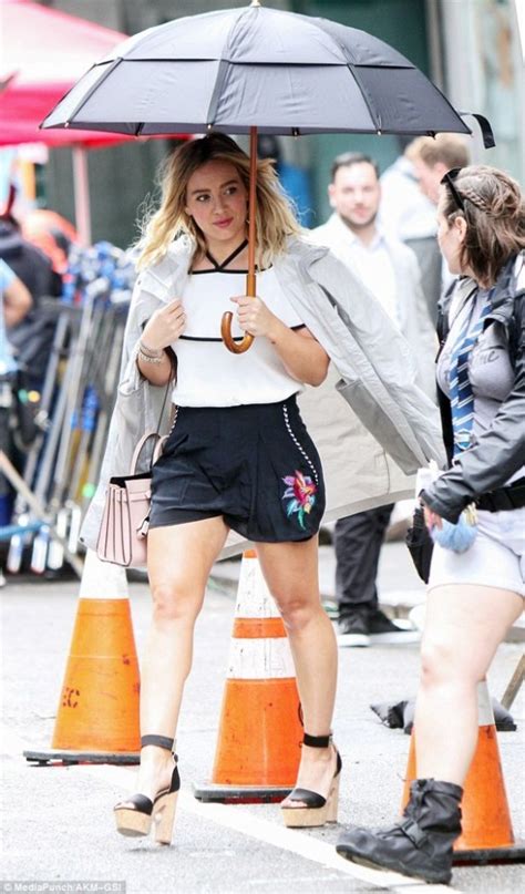 Hilary Duff Gets In On The Off Shoulder Trend With Chunky Cork Sandals Shoes Post