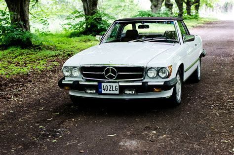 Anatomically, the 107 resembles a person. Legendary cars: Mercedes-Benz 560SL R107 1988