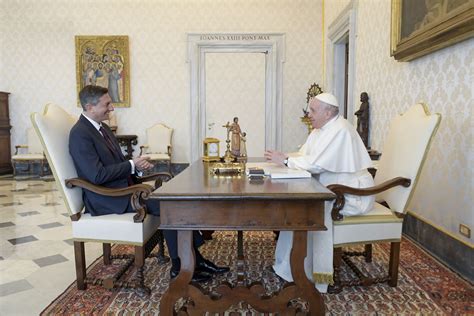 FOTO Borut Pahor pri papežu v Rimu Zelo si želim da bi vsaj za