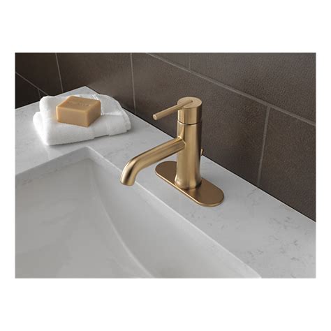 559LF-CZMPU - Single Handle Lavatory Faucet - Metal Pop-Up | Gold bathroom faucet, Single handle ...