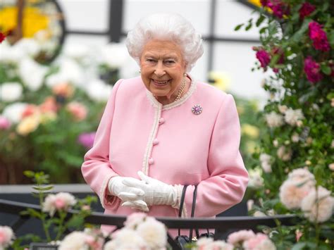 La última foto oficial de la reina Isabel II incluye guiño a Meghan y Harry Vanity Fair